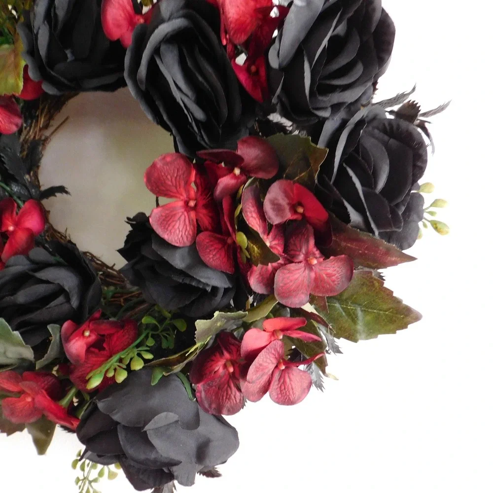 Handcrafted embrace dark